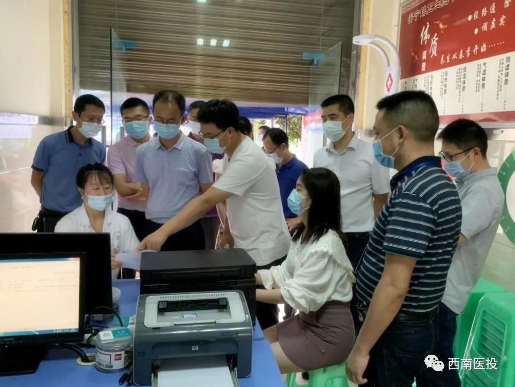 市衛(wèi)生健康委領(lǐng)導調(diào)研全民健康信息無紙化體檢項目
