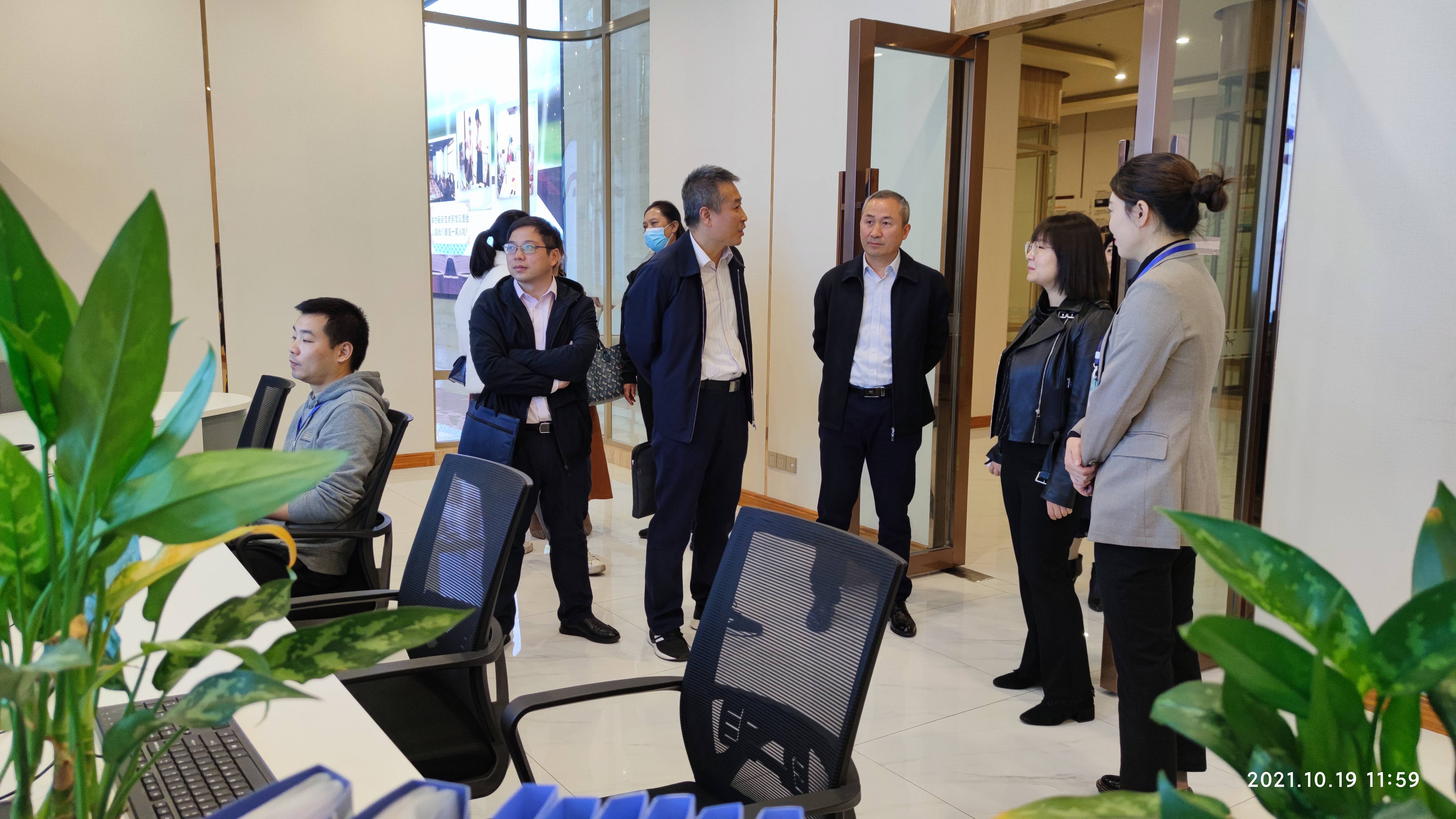 市財政局、民政局領(lǐng)導到春江酒城嘉苑視察瀘州智慧養(yǎng)老服務(wù)平臺 